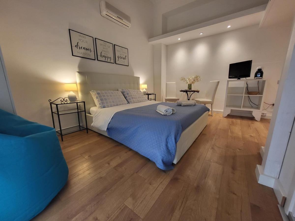 Living Cagliari Marina Bed & Breakfast Bagian luar foto