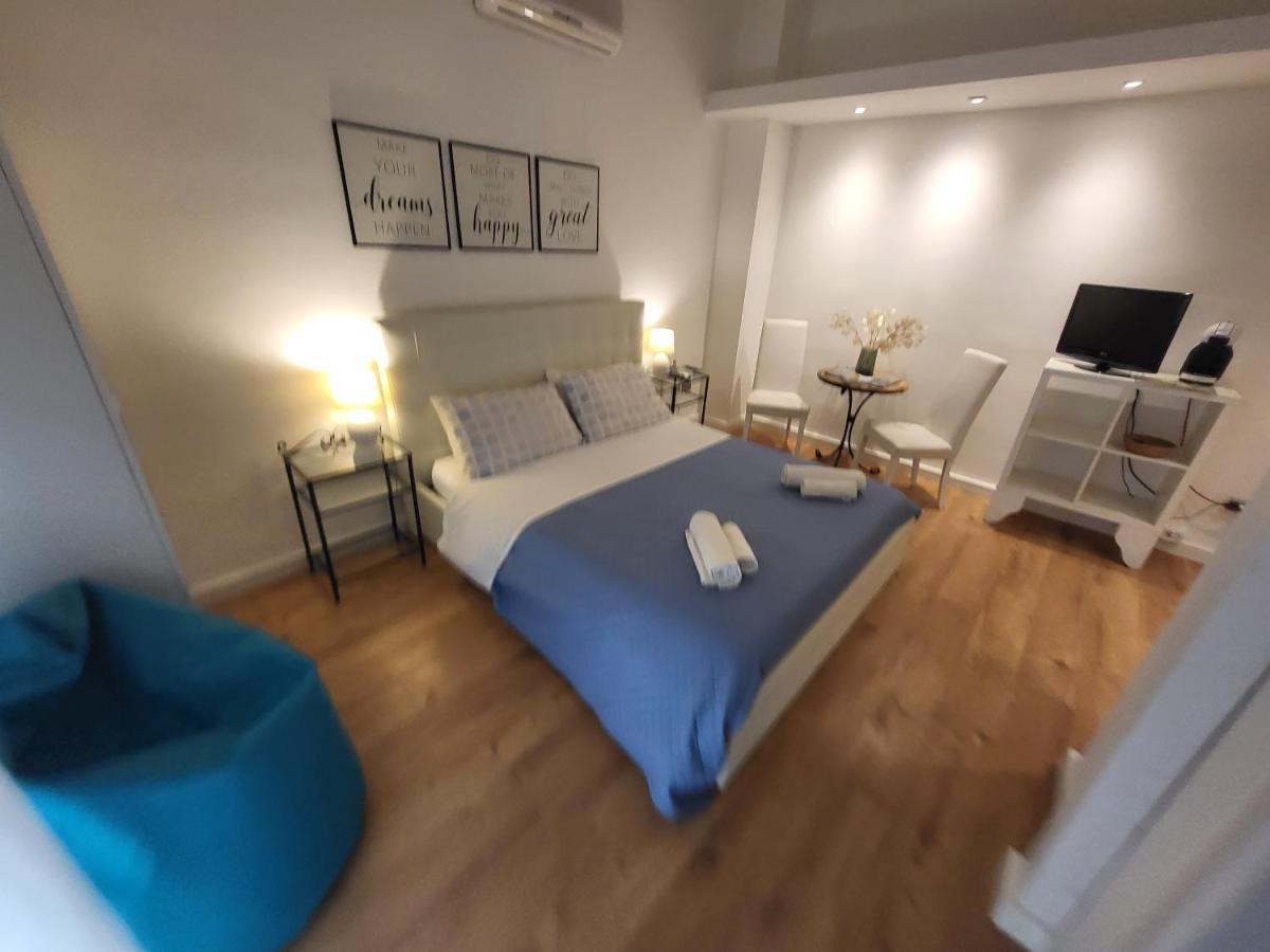 Living Cagliari Marina Bed & Breakfast Bagian luar foto