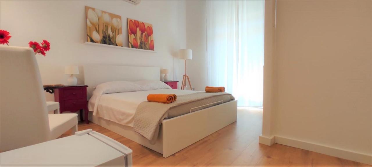 Living Cagliari Marina Bed & Breakfast Bagian luar foto